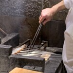 樋口 - 炭火で、丁寧に鰻焼いてます。