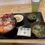 ろぐ亭 - 海鮮丼　1800円