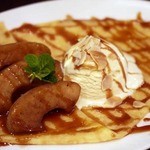 ハース - クレープ　焼リンゴとバニラアイス塩キャラメルソース