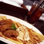 ハース - クレープ　焼リンゴとバニラアイス塩キャラメルソース