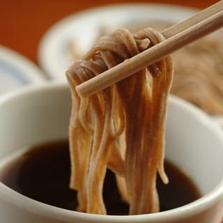 全て天然・無添加にこだわった、そばの甘みを引き立てる“つゆ”