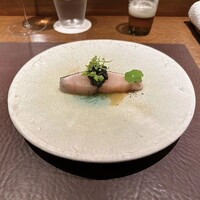 アカ - 明石産サワラの薪炙り、金時草