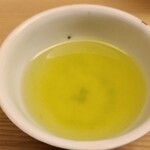 緒方 - お飲み物②玉露
      茶葉の優しい甘みを感じます