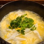 緒方 - ④白魚(兵庫県赤穂産、船曳き)の玉子とじのお椀、山椒の若芽載せ
      大きな白魚は優しい旨み、玉子とじのお出汁と相まってホッとする美味しさ、しかし玉子の旨みで昆布の判別は出来ず