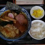 手打中華 英 - 上から