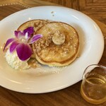 Aloha Table - ビーハニーはすでにかかって出てくるが追い蜂蜜するとさらに美味しく食べれる。