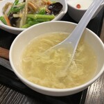 餃子酒場 - セットのスープ