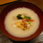 銀座おかもと - ５．海老芋と焼餅の白味噌椀　2014.1.2x