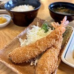 まるは食堂旅館 - エビフライ