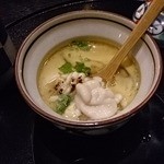 うなぎ 大黒屋 - 茶わん蒸しにスプーンを入れる