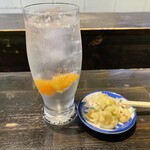 おでんの丸忠 - キンカンチューハイ、お通し(マカサラ)