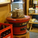 福島屋 - 年季の入った燗付け場所