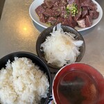 神保町食肉センター - セット（ホルモン、ライス、スープ、オニオンスライス)