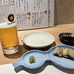 まつ藤 - お通し。この間もそうでした。嬉しいかな？焼きたての鰻串