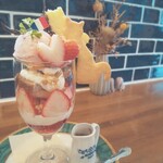 sweets cafe&bar 2.es - 苺の季節限定スペシャルパフェ