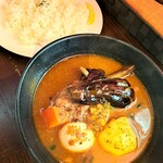 札幌スープカリー アナンダ - チキンカレー＋揚げ茄子トッピング