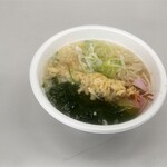 武蔵屋食堂 - 素ラーメンモサエビ天＆天然ワカメのせ