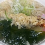 武蔵屋食堂 - 素ラーメンモサエビ天＆天然ワカメのせアップ