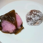 Uenoya Honten - 桜餅とコーヒー大福