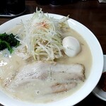 らーめん蔵花 - 板粕塩らーめん　900円　別皿で、台湾メンチ味変用