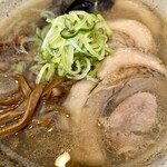 麺武 はちまき屋 - しおラーメン　チャーシュー3枚
      