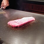 三笠会館 聖せき亭 - 茜Ｂコース14,800円〜岩手黒毛和牛とオマール海老の鉄板焼きコース〜岩手黒毛和牛ロース肉のステーキ（130g）