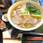 村山 満月うどん - コショウをかけてどうぞ♪