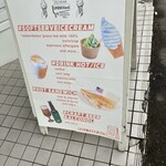 UNMIXed SOFT SERVE ICE CREAM - 外国人が多いので英語