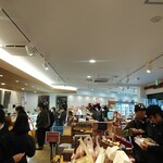 シャトレーゼ 小野店 - 昨年、12月24日にクリスマスケーキを購入に、店内は大賑わいです