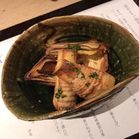 汐見 - ・「早堀りたけのこ」甘さを活かし、薄衣の唐揚げに。木の芽の香りが食欲をそそります。（※）次の「櫻肉のユッケ風」は寫眞撮り忘れです。