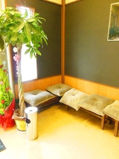 Torishin Toriyakishokudou - ○誠に申し訳ございませんが、混雑した場合、席がお空きになるまで、待合室にてお待ちください。