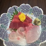 Tsukiji Miyagawa Honten - 刺し盛り　マグロ、ブリ、鯛