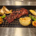 游玄亭 - つぼ焼きハラミ 分厚くて焼きづらいのでおすすめしません。