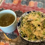 エベレストイン - スープ　サラダ