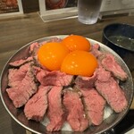 Niku Needs - 士幌黒牛の特上超絶ファフィ丼