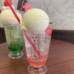 浅草 大正ロマン館カフェ - 桜のクリームソーダ