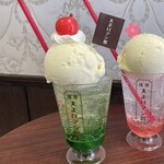 浅草 大正ロマン館カフェ - メロンクリームソーダ