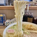 しょうがラーメン 七の庫 - 手打ち平打ち麺