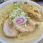 しょうがラーメン 七の庫 - チャーシュー2枚、生姜玉、メンマ、刻み葱、ナルト