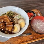 中華料理芙蓉 - 角煮丼、小皿＆スープ付き　税別８８０円
