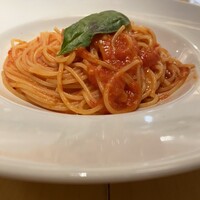 Osteria UVA RARA 横浜 - トマトソースパスタ