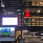 Osteria Benedetta - 雑居ビルの２階にあります（赤い➡︎）