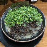 博多長浜らーめん ぼたん - ネギラーメン　キクラゲ