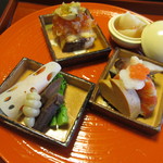 馳走なかむら - 半分の三皿取ります