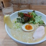 トクベツ。 - 特製鶏塩白湯麺　¥900