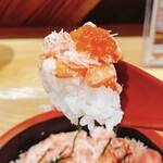 Totoraku - ズワイガニとイクラ丼、リフト！