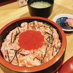 魚楽 - ズワイガニとイクラ丼+みそ汁