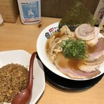くりや製麺直売所 - しっ鶏チャーシュー1,200円＋半炒飯（黒）280円