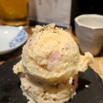 鶏だしおでん ねりもん - 安定のポテサラ　シンプルですが、中身のベーコンが炙ってあり、沢庵で食感が～素敵なポテサラ