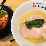 近江熟成醤油ラーメン 十二分屋 - 料理写真:十二分家豚骨ラーメン＆ブタキムチ丼